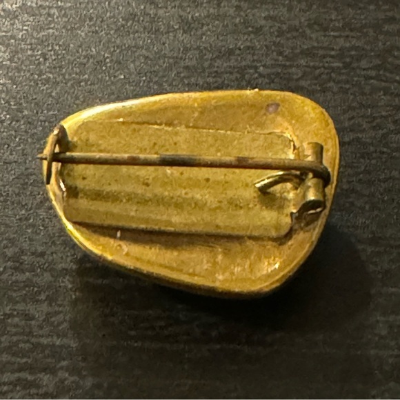 🌷$2 Bundle Add-on ~ Vintage Painted Gold Tone White Brooch Pin - Picture 8 of 12